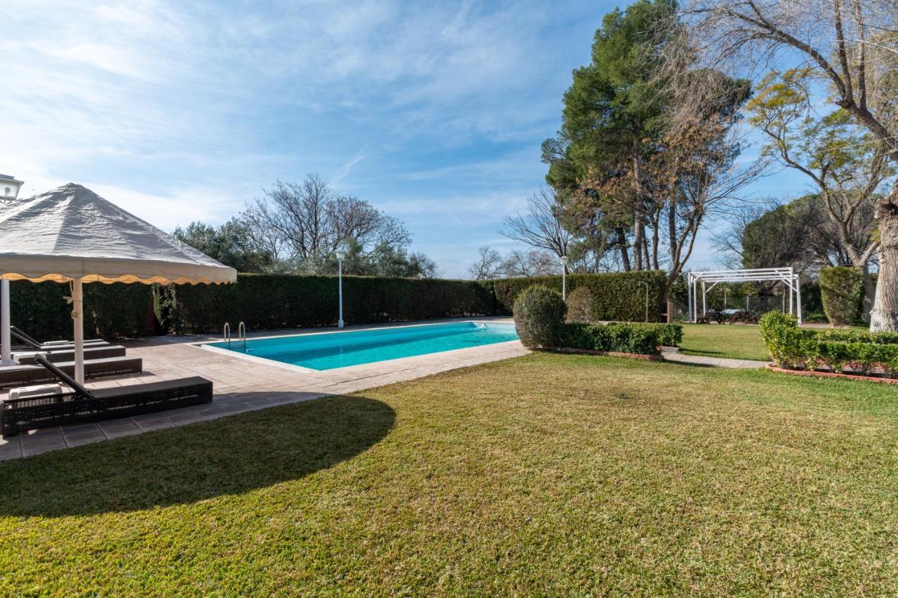 Villa Lucrecia Moron de la Frontera Exterior photo