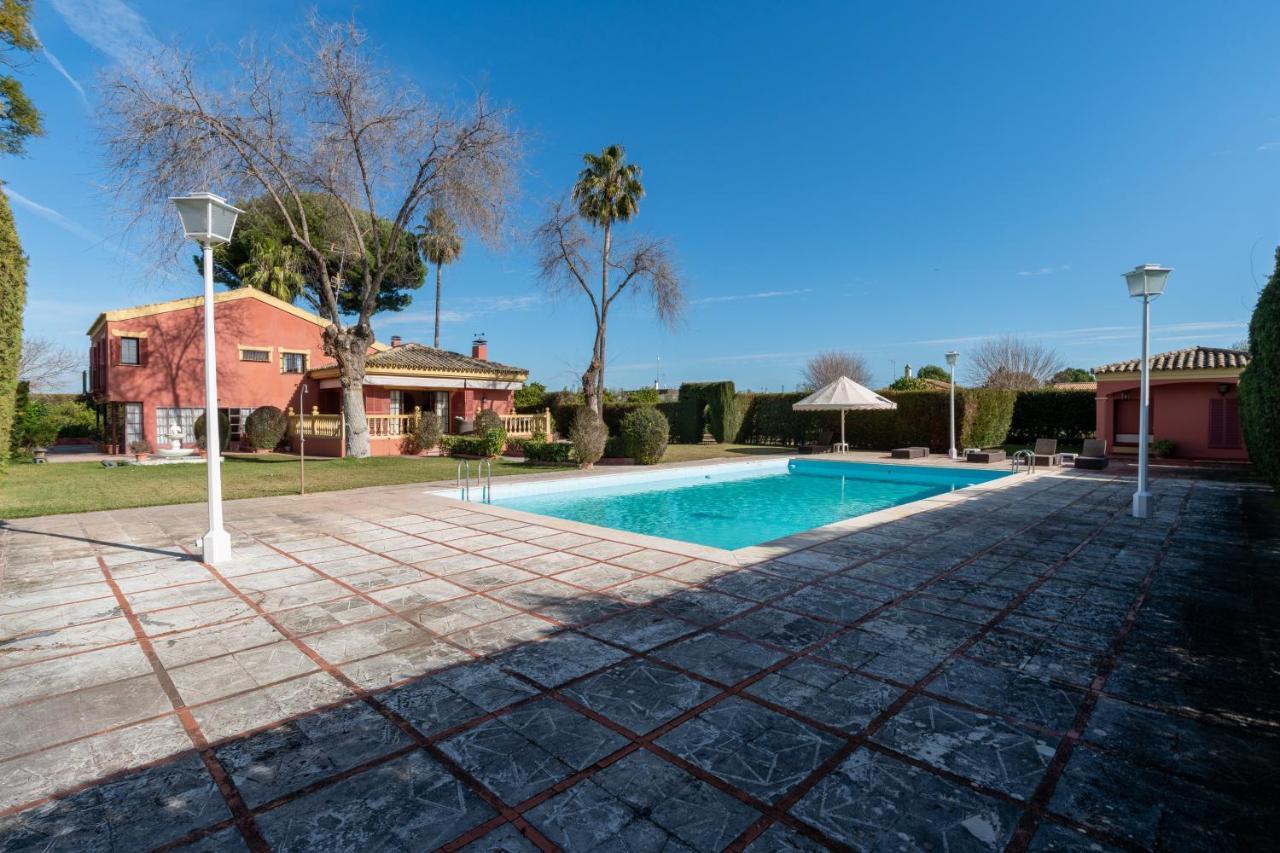 Villa Lucrecia Moron de la Frontera Exterior photo