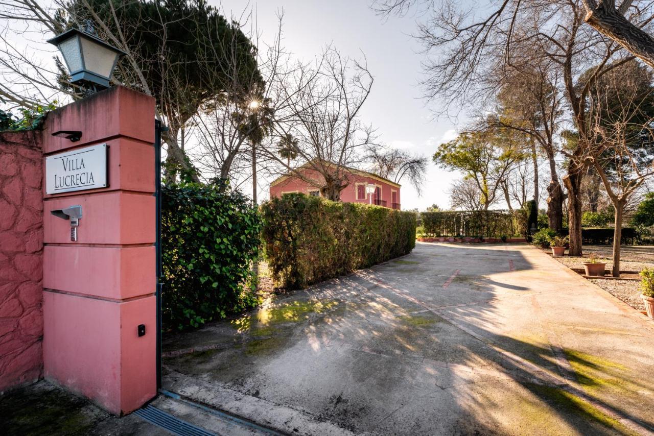 Villa Lucrecia Moron de la Frontera Exterior photo
